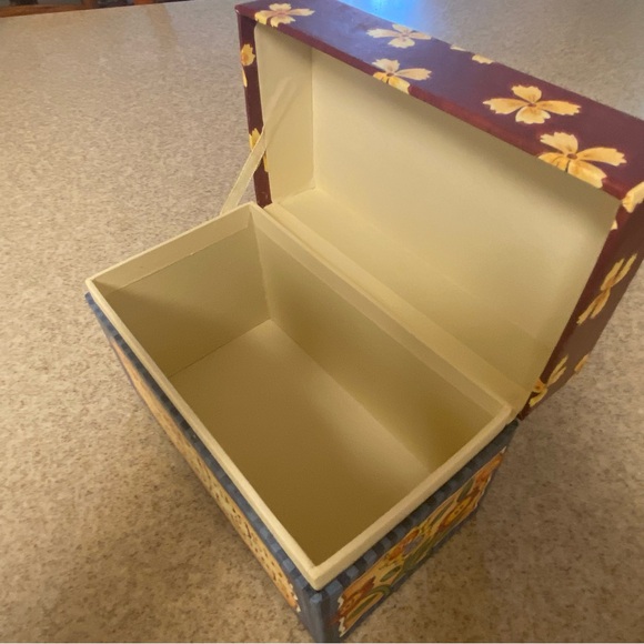 Recipe Box with index cards and recipe cards - Picture 3 of 8